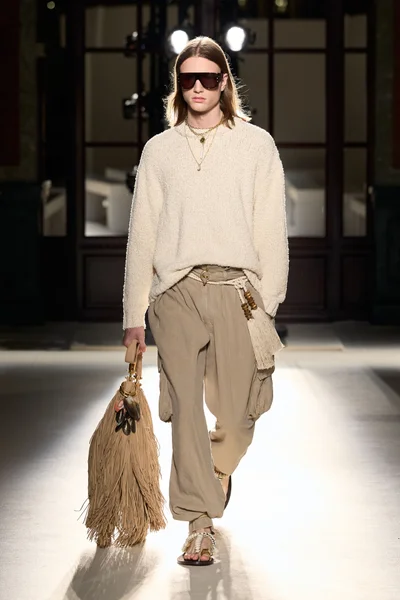 Look 15